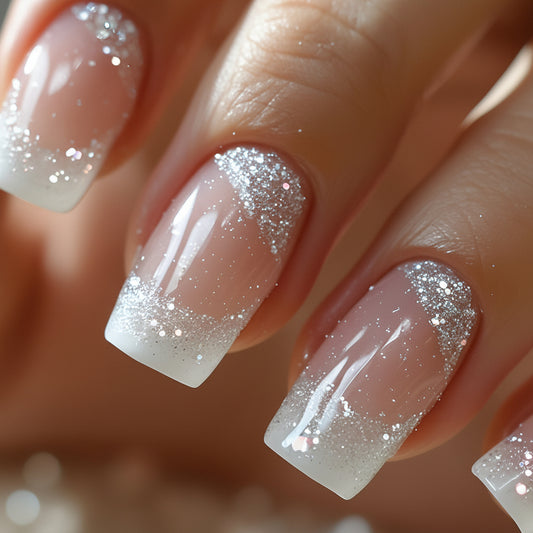 Sparkling white French tips—glittery, wearable false nails. (LC166)